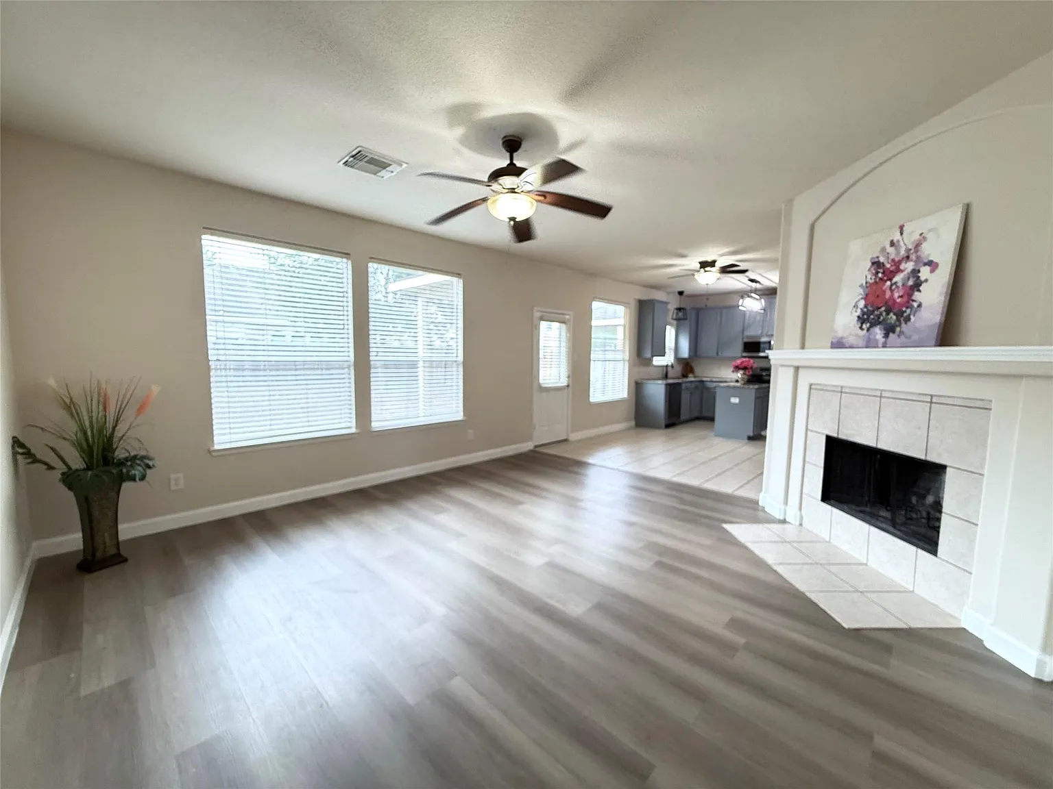 3 bed, 2.5 bath, 1954 sqft, $2,300 — Photo 4