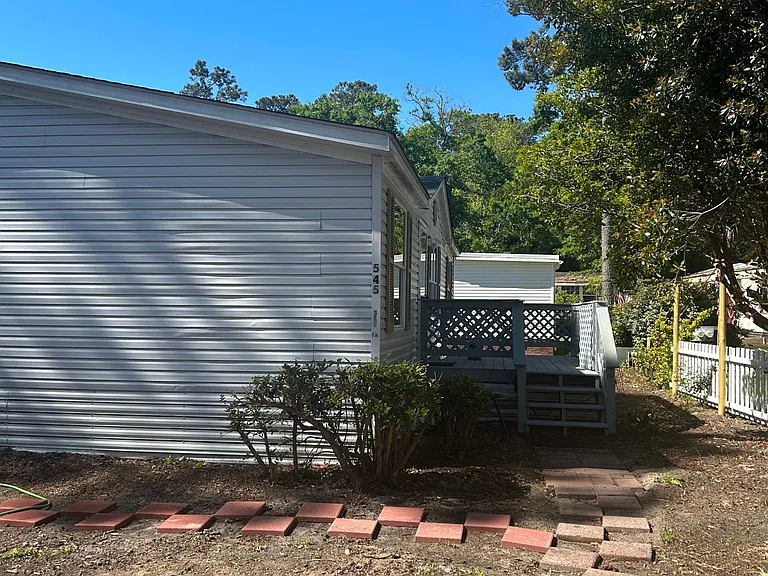 545 Cypress Ave — Photo 2