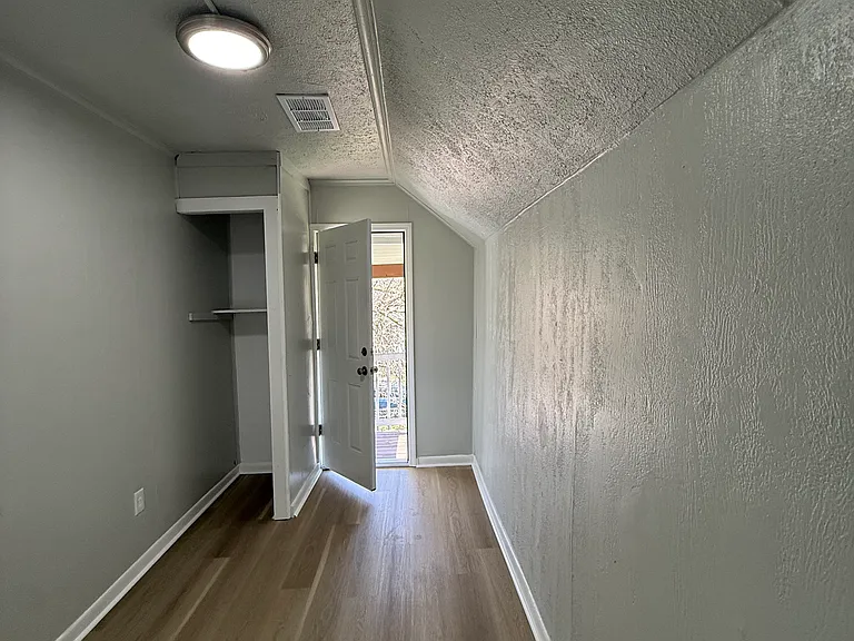 3514 W 58th St — Photo 5