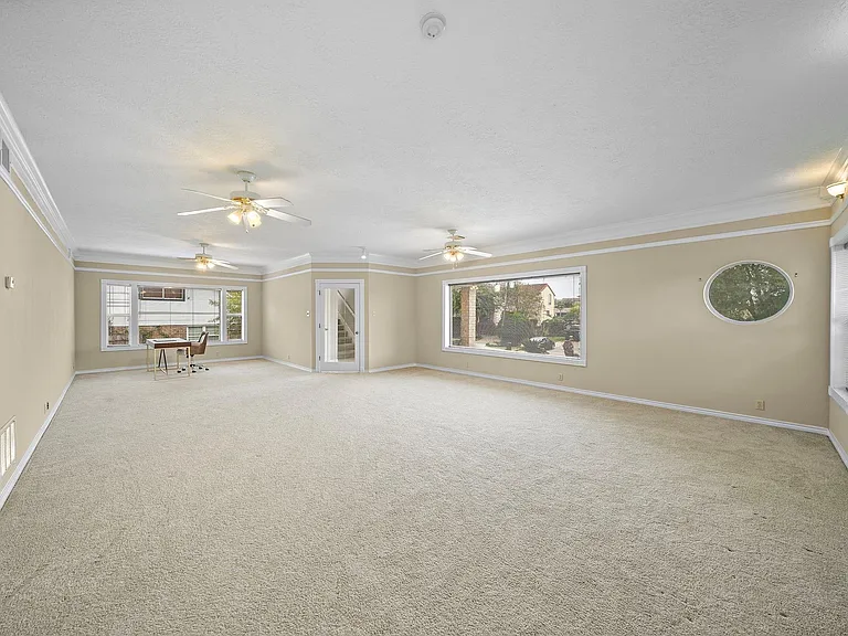 2523 Baycrest Dr — Photo 21