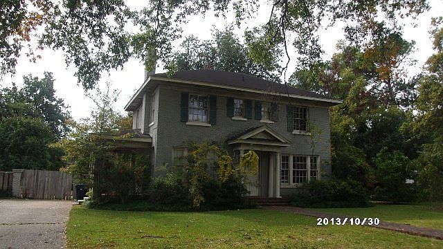 1st image of 516 W 2nd St