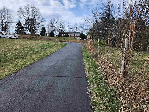 3rd image of 2110 Skippie Ln