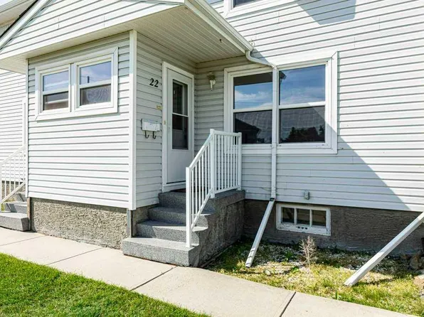 22 E Poplar Cres, Red Deer County, AB T4S 1V3