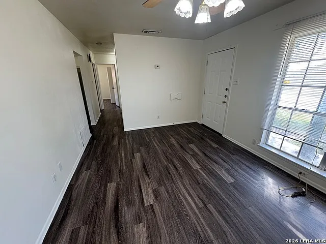 3 bed, 1.0 bath, 968 sqft, $1,340 — Photo 3