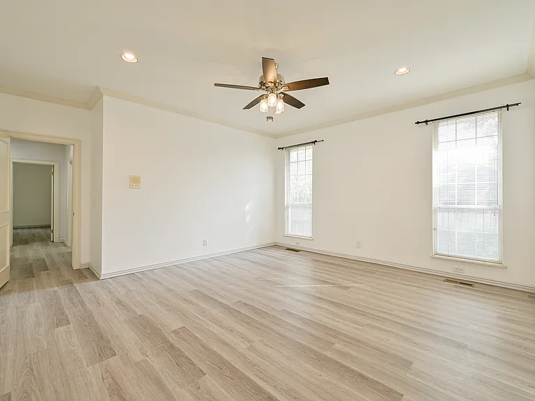 2424 Ashebury Way — Photo 24