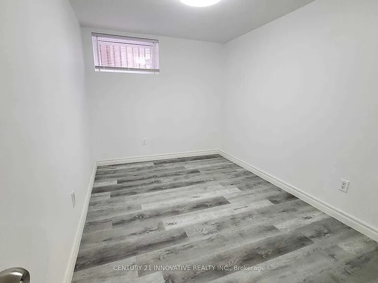991 Hortop St — Photo 3