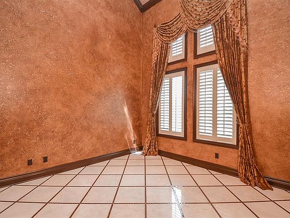 5th image of 5403 Oakville Ct