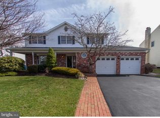 8 Hedgerow Dr, Fairless Hills, PA 19030