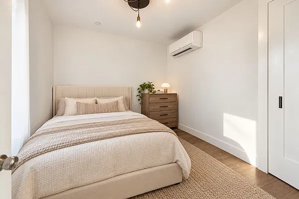 Bedroom, photo 2