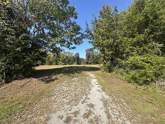 2nd image of 1885 Griffintown Rd