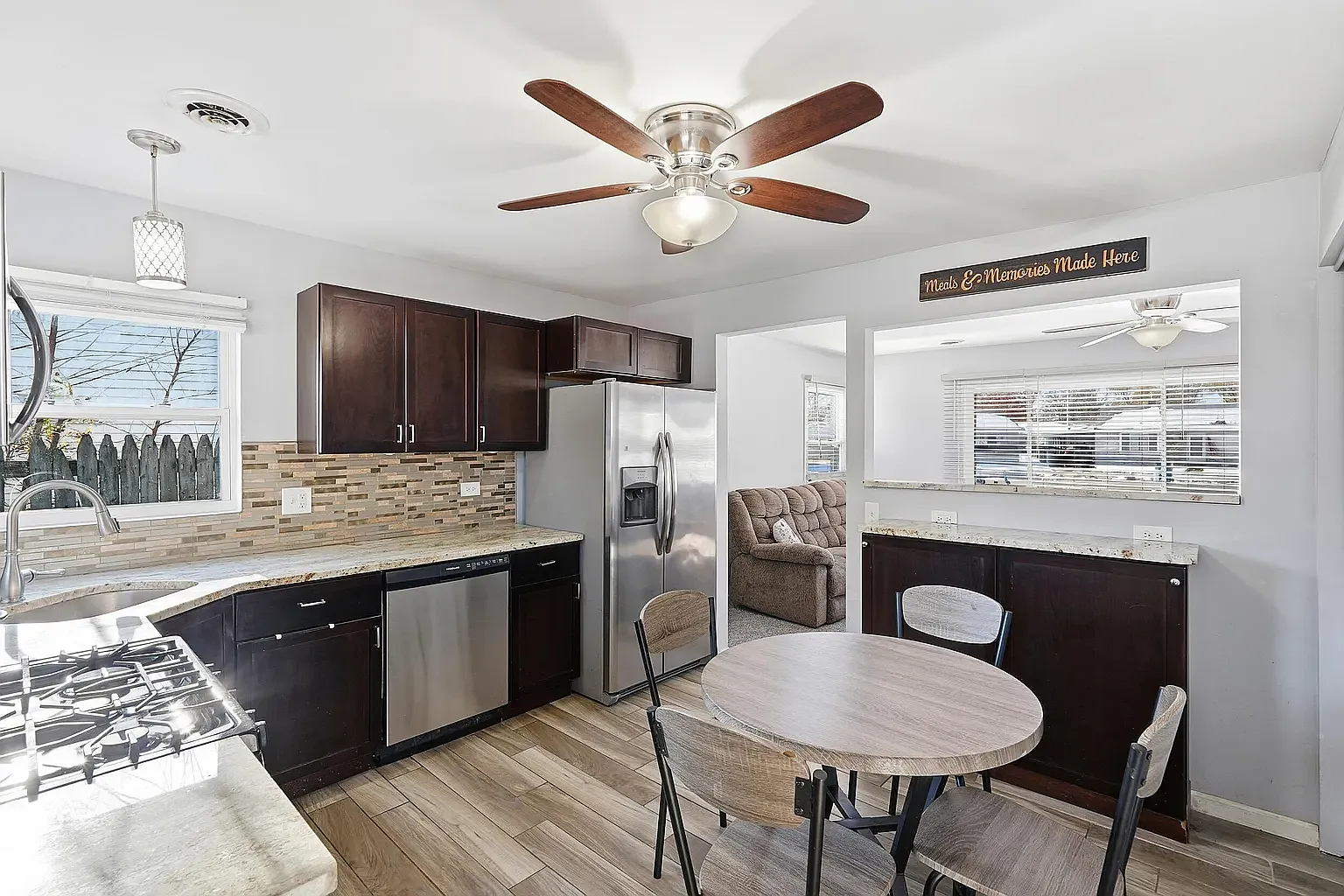 3 bed, 875 sqft, $2,180 — Photo 3