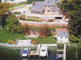 16051 Harbor View Dr, Spring Lake, MI 49456