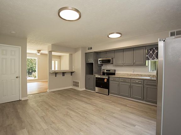4th image of 3727 Lyn Dr