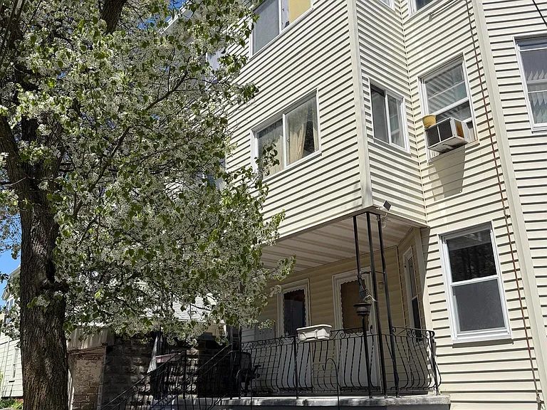 21 Hall St #1F — Photo 7