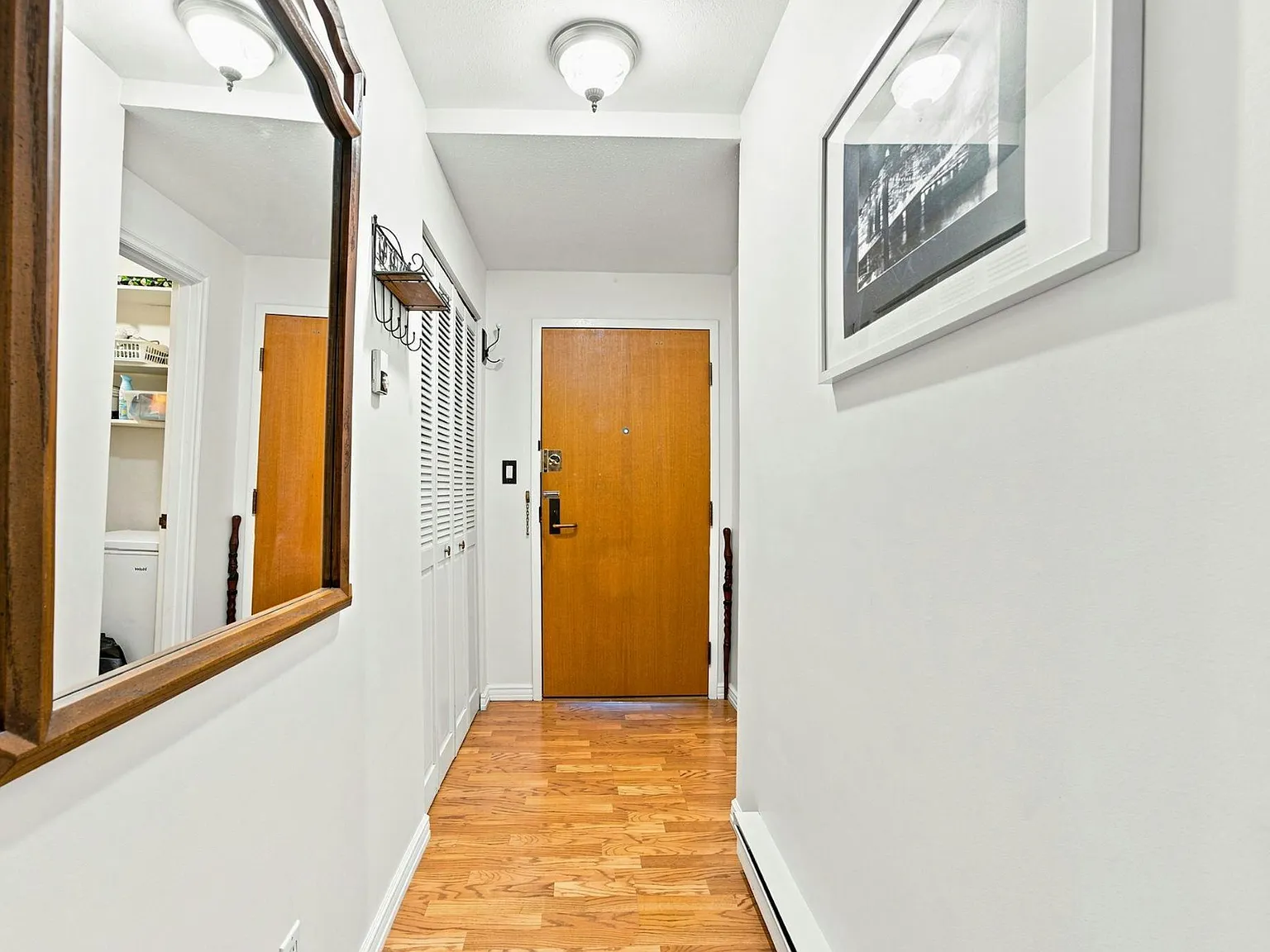 2 bed, 933 sqft, $3,300 — Photo 3