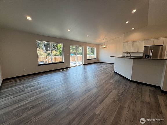 3rd image of 1328 Admirals Drive