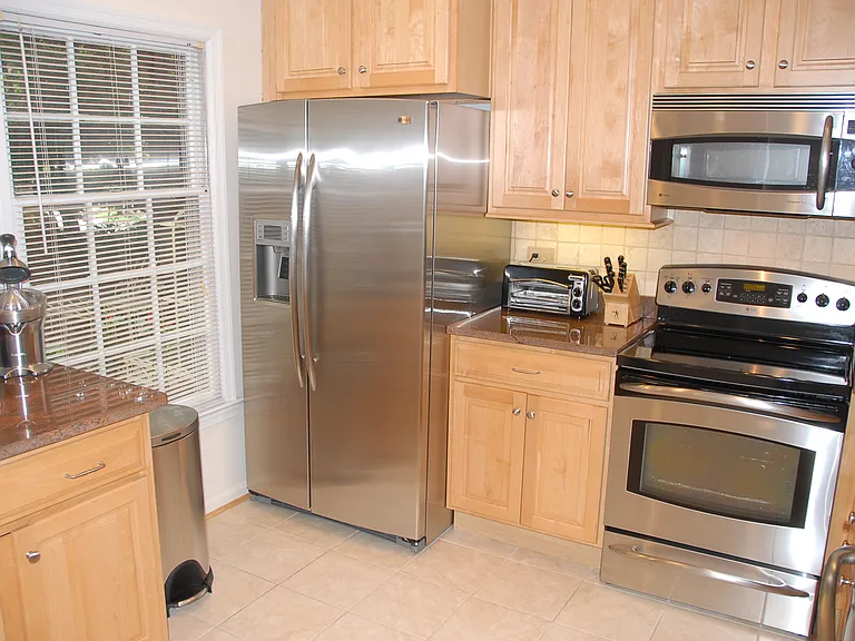 824 Wolfe St — Photo 7