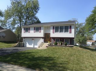 236 Covington Pl, Schaumburg, IL 60194