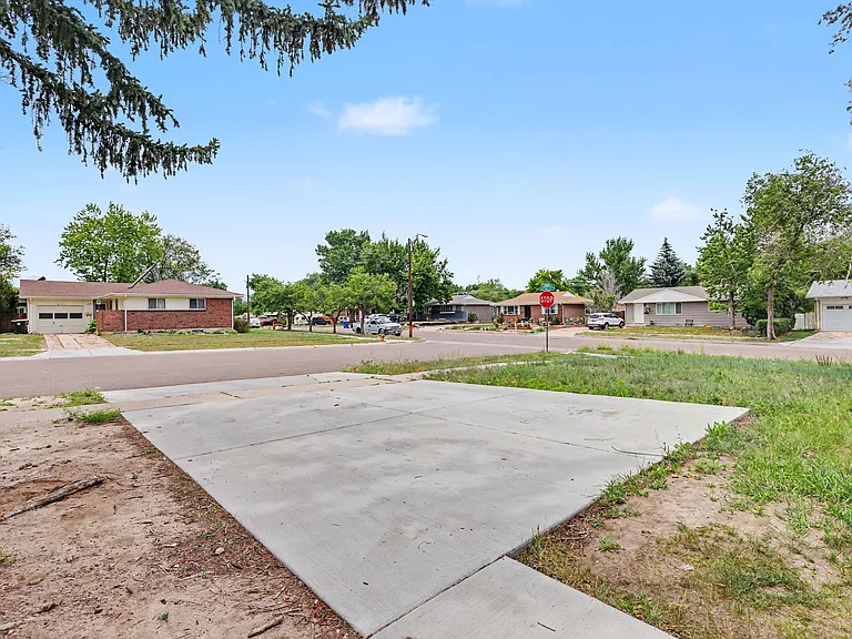1731 Auburn Dr — Photo 3