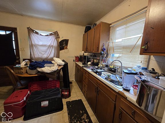 5th image of 2258 N Goodlet Ave