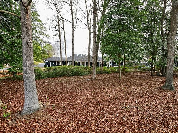 2nd image of 2951 Waverly Dr