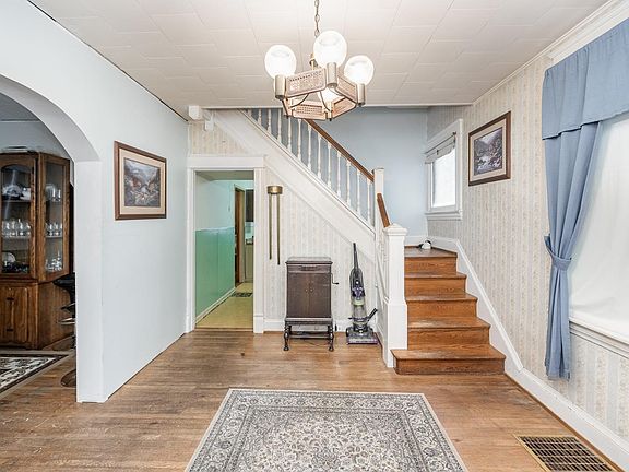 5th image of 1625 Llanfair Ave