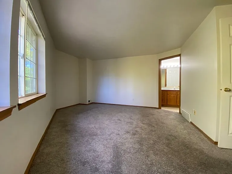 5513 N Driscoll Blvd — Photo 9