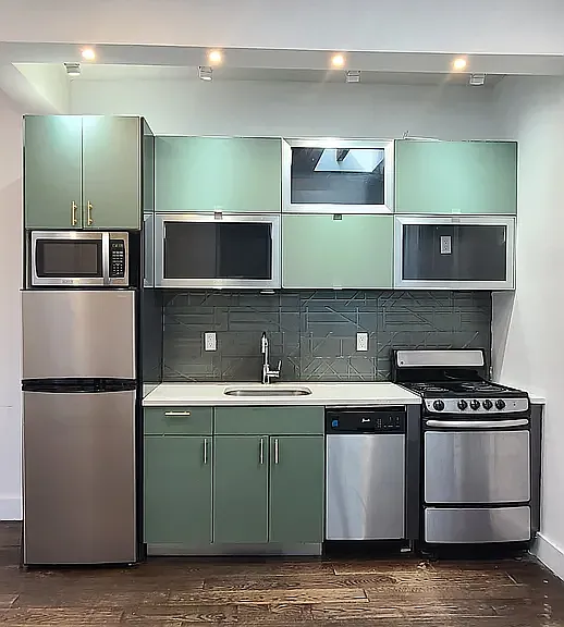 548 Howard Ave #2L — Photo 4