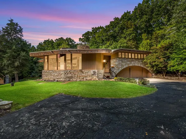 S46W34020 Billings COURT, Dousman, WI 53118