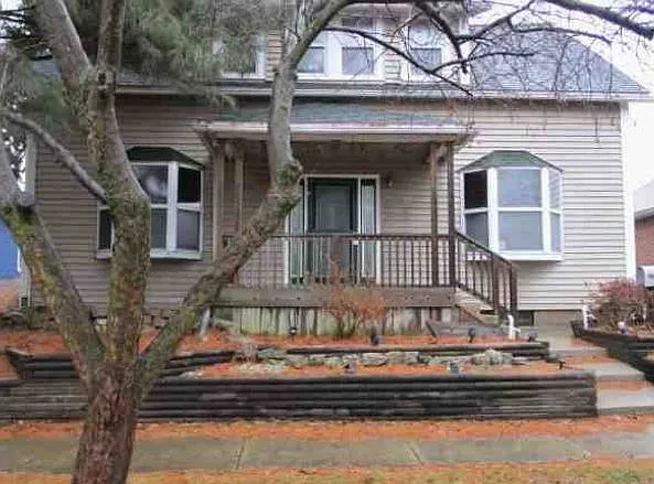 715 12th St photo 1