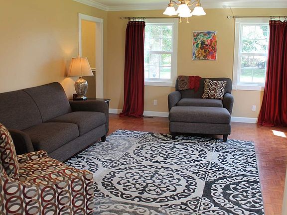 3rd image of 440 Oakwood Cir
