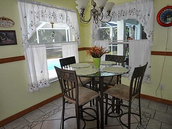 5th image of 5616 Essex Ct