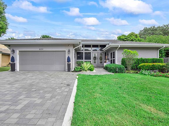 3rd image of 8059 BUTTONWOOD Circle