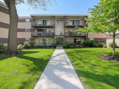 911 8th Ave APT 10, La Grange, IL, 60525