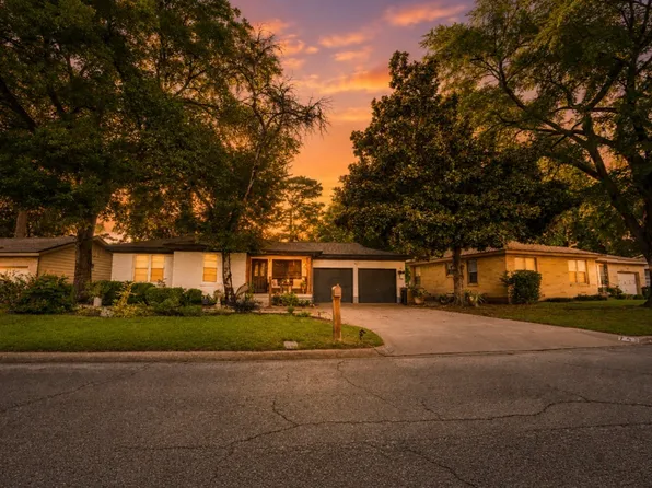 743 Norwood Dr, Hurst, TX 76053