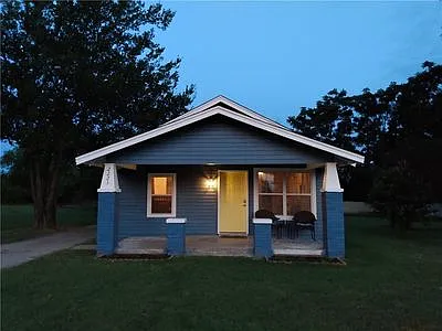Building Photo - 2223 Harrison Ave