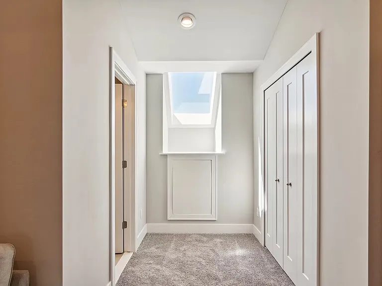 2535 W Towne St — Photo 22