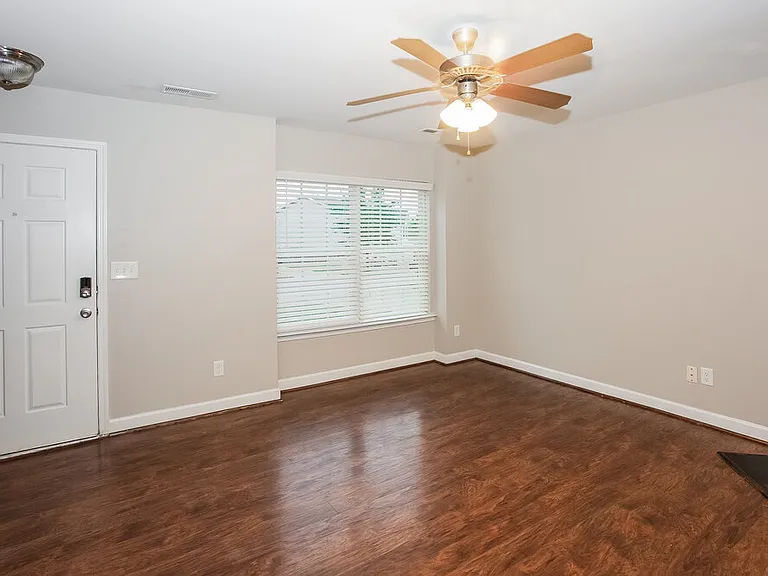 4198 Broadstairs Dr — Photo 7