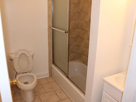 3rd image of 3420 N Sheffield Ave APT 3A