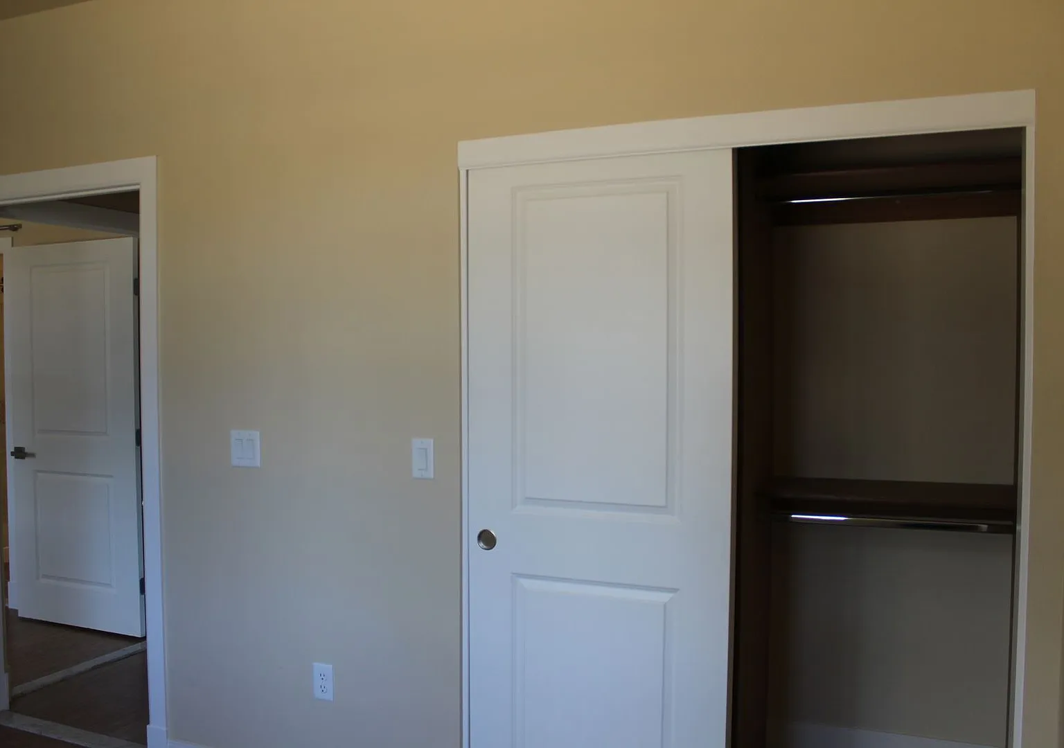200 E Malibu Dr — Photo 2