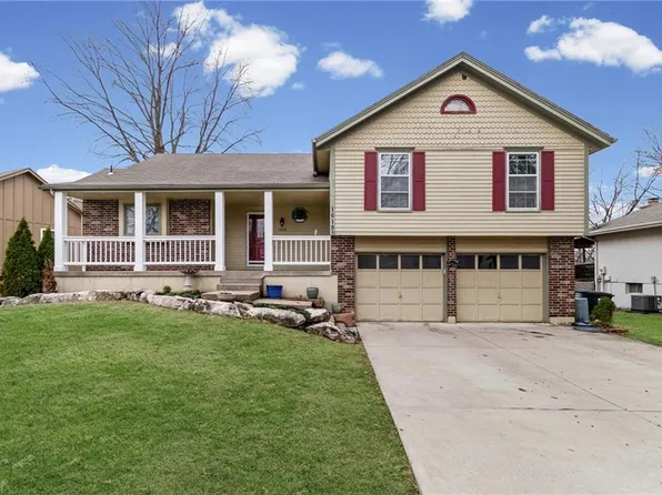 1618 SE Boone Trl, Lees Summit, MO 64063