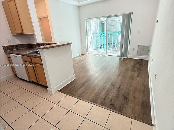4th image of 6001 SW 70th St APT 146