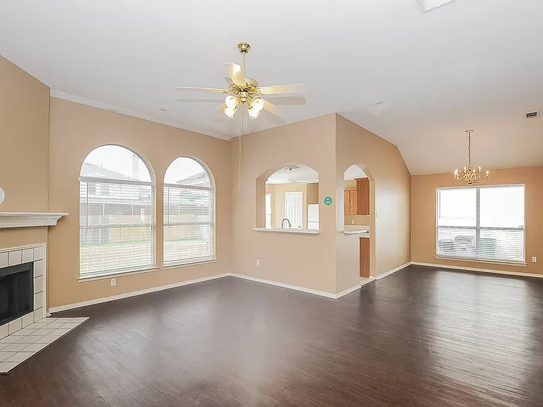 1626 Redwood Dr — Photo 4