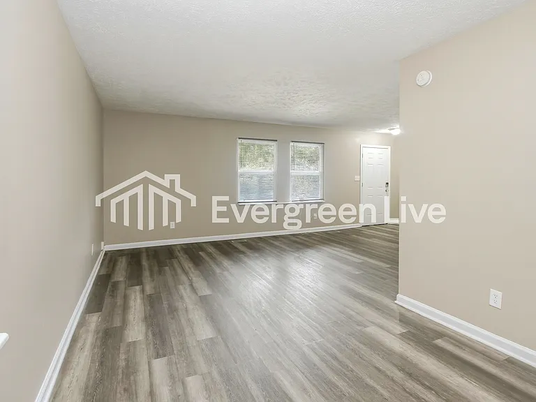 3433 Caroline Ave — Photo 5
