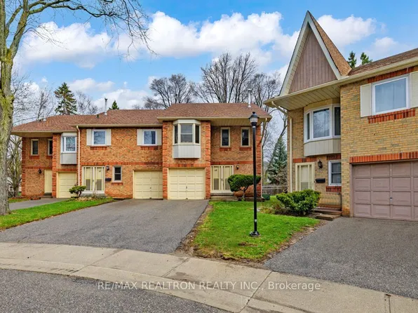 25 Cardwell Ave #24, Toronto, ON M1S 4Y7