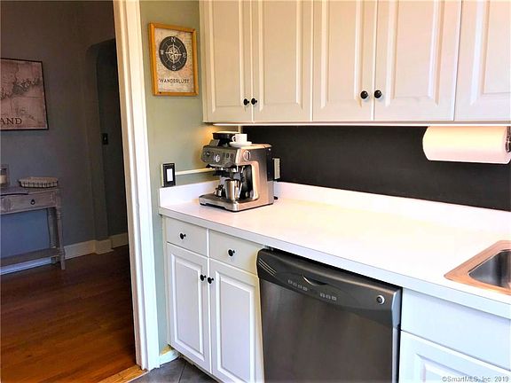 2nd image of 106 Woodside Grn APT 3C
