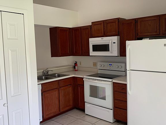 2nd image of 172 Reserve Cir APT 208