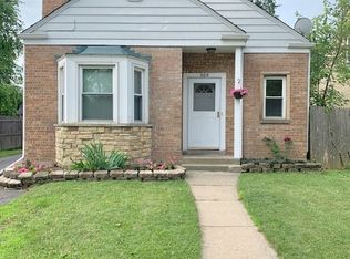 909 Woodlawn Ave, Waukegan, IL 60085