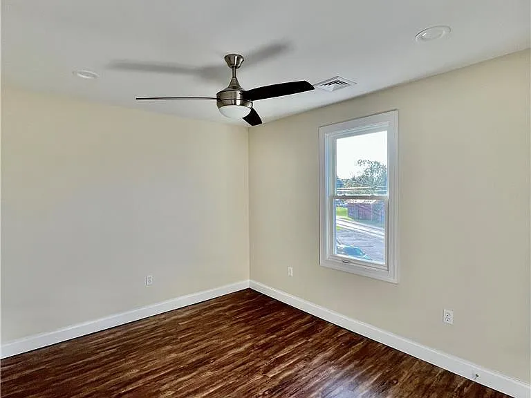 5880 Sullivan Trl #B — Photo 6
