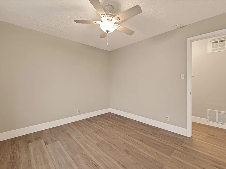 5833 Southlea St — Photo 30